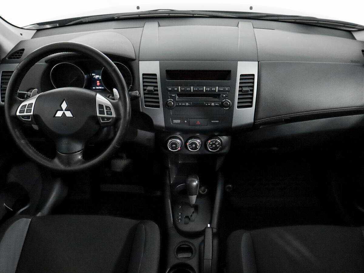 Mitsubishi Outlander с пробегом — 2011 год. Фото: #11