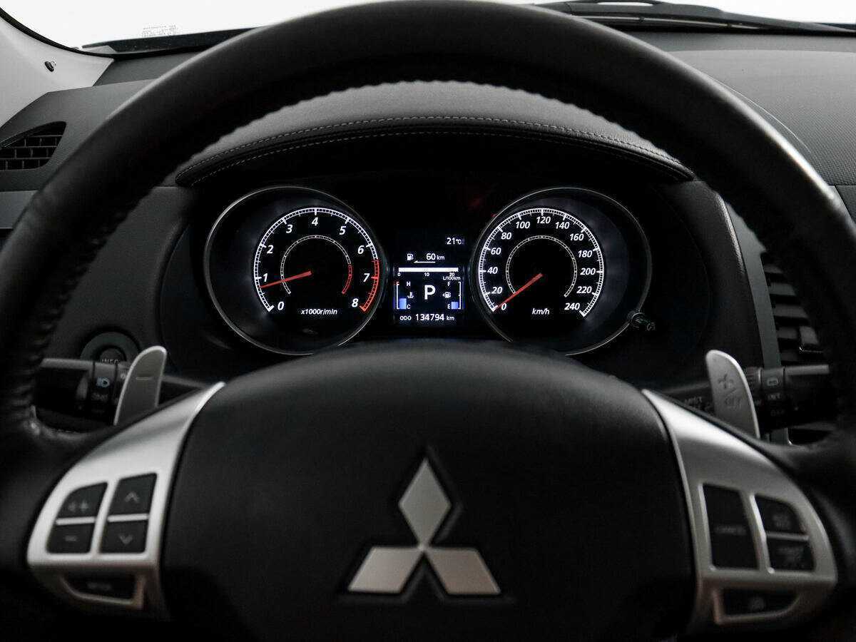 Mitsubishi Outlander с пробегом — 2011 год. Фото: #12