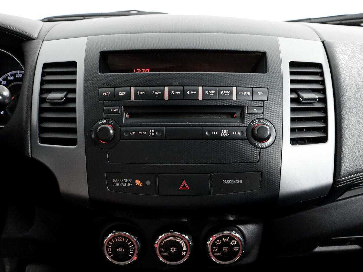 Mitsubishi Outlander с пробегом — 2011 год. Фото: #13