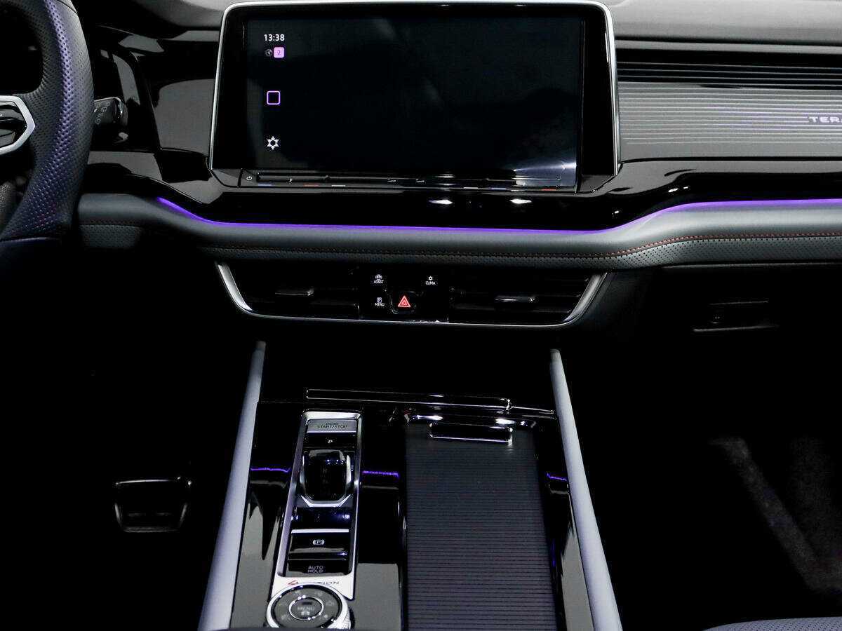 Volkswagen Teramont с пробегом — 2023 год. Фото: #16