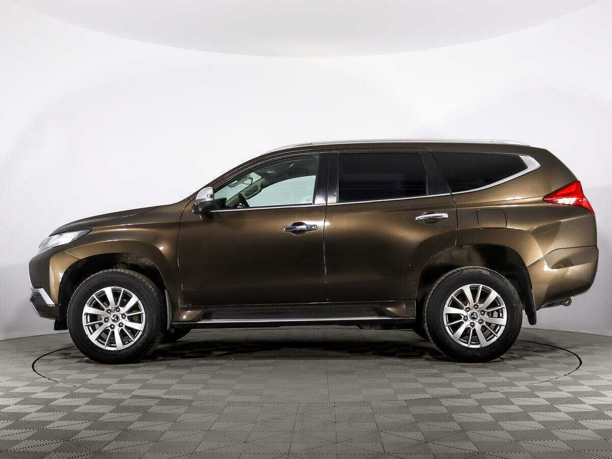 Mitsubishi Pajero Sport с пробегом — 2017 год. Фото: #7