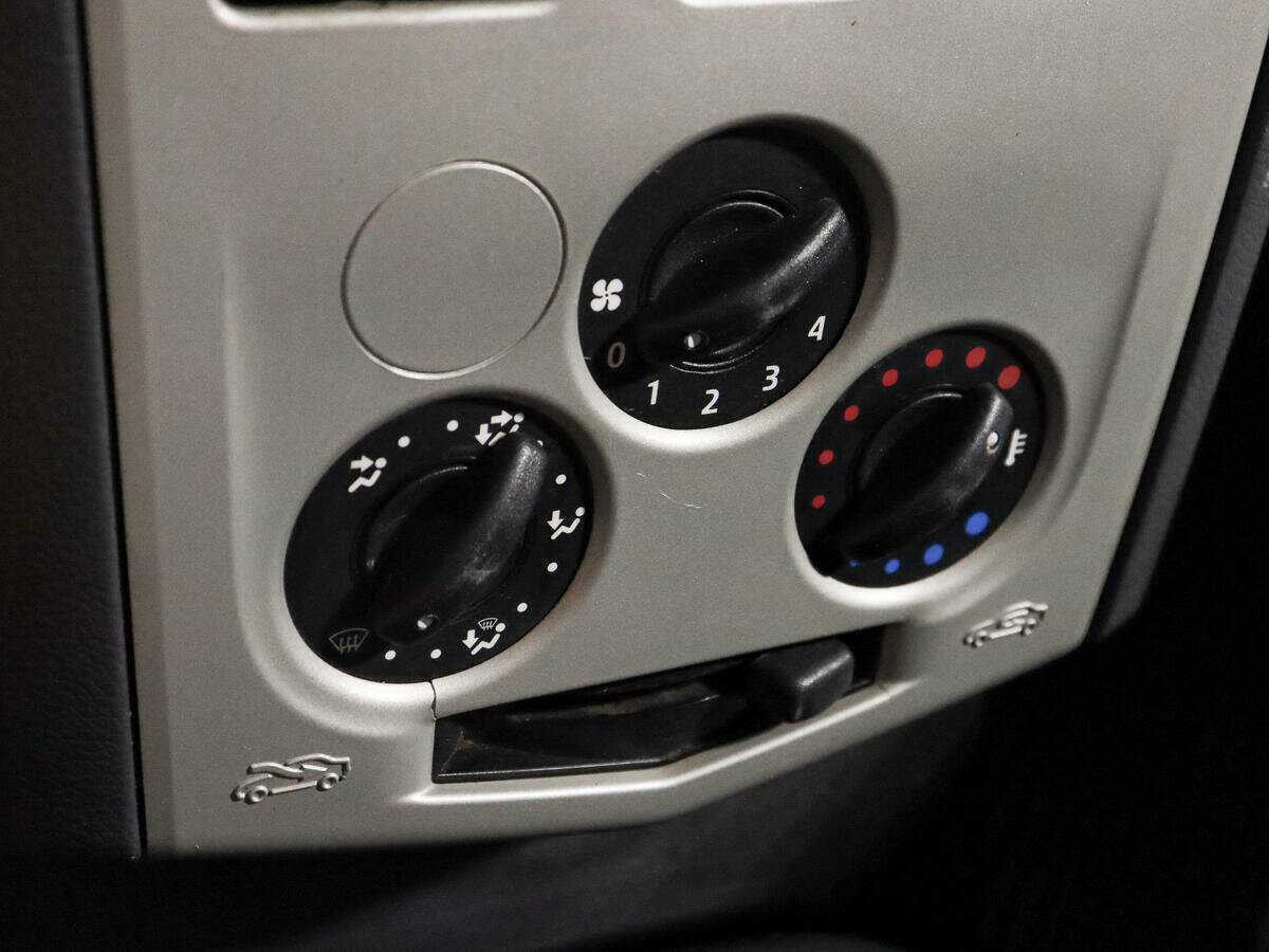 Renault Logan с пробегом — 2008 год. Фото: #14