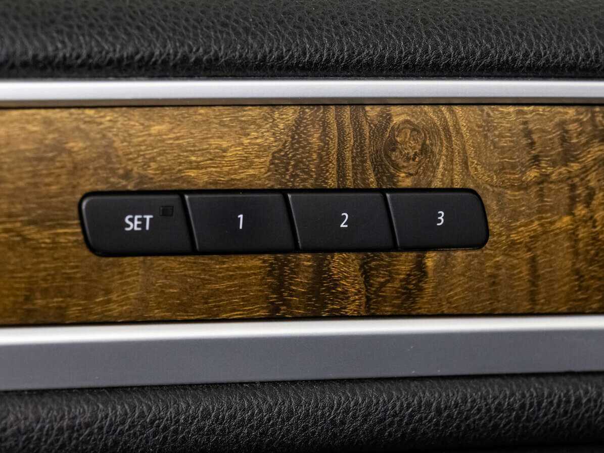 Volkswagen Touareg с пробегом — 2012 год. Фото: #17