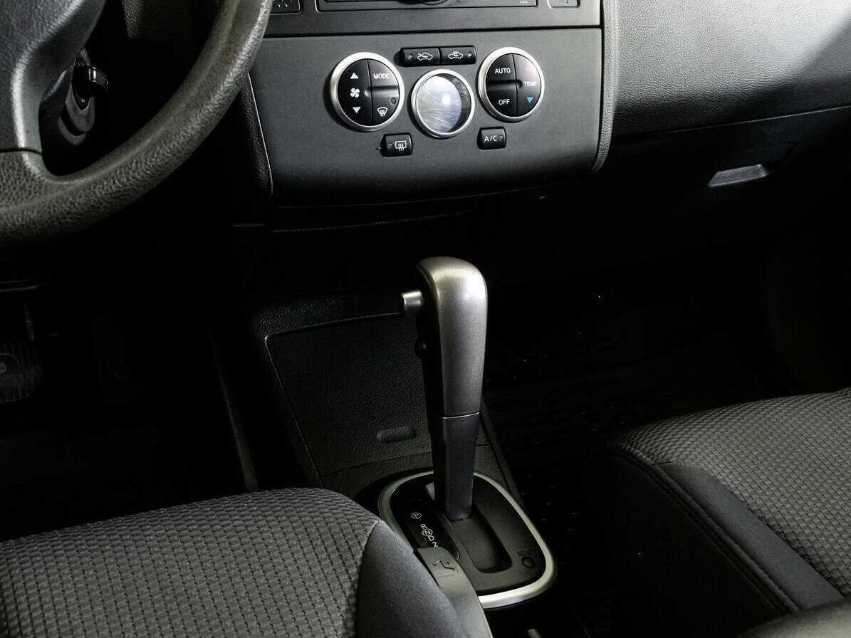 Nissan Tiida с пробегом — 2008 год. Фото: #12