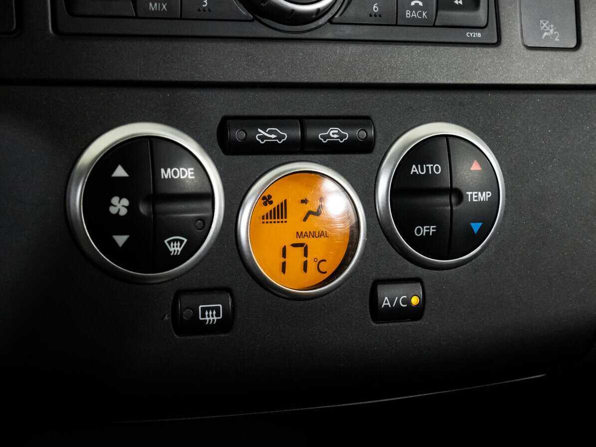 Nissan Tiida с пробегом — 2008 год. Фото: #13