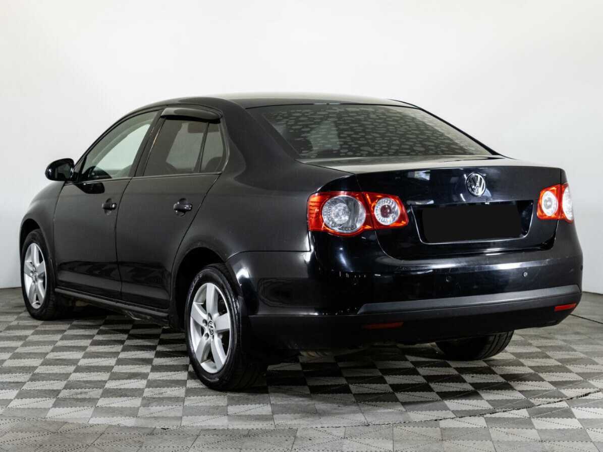 Volkswagen Jetta с пробегом — 2010 год. Фото: #4