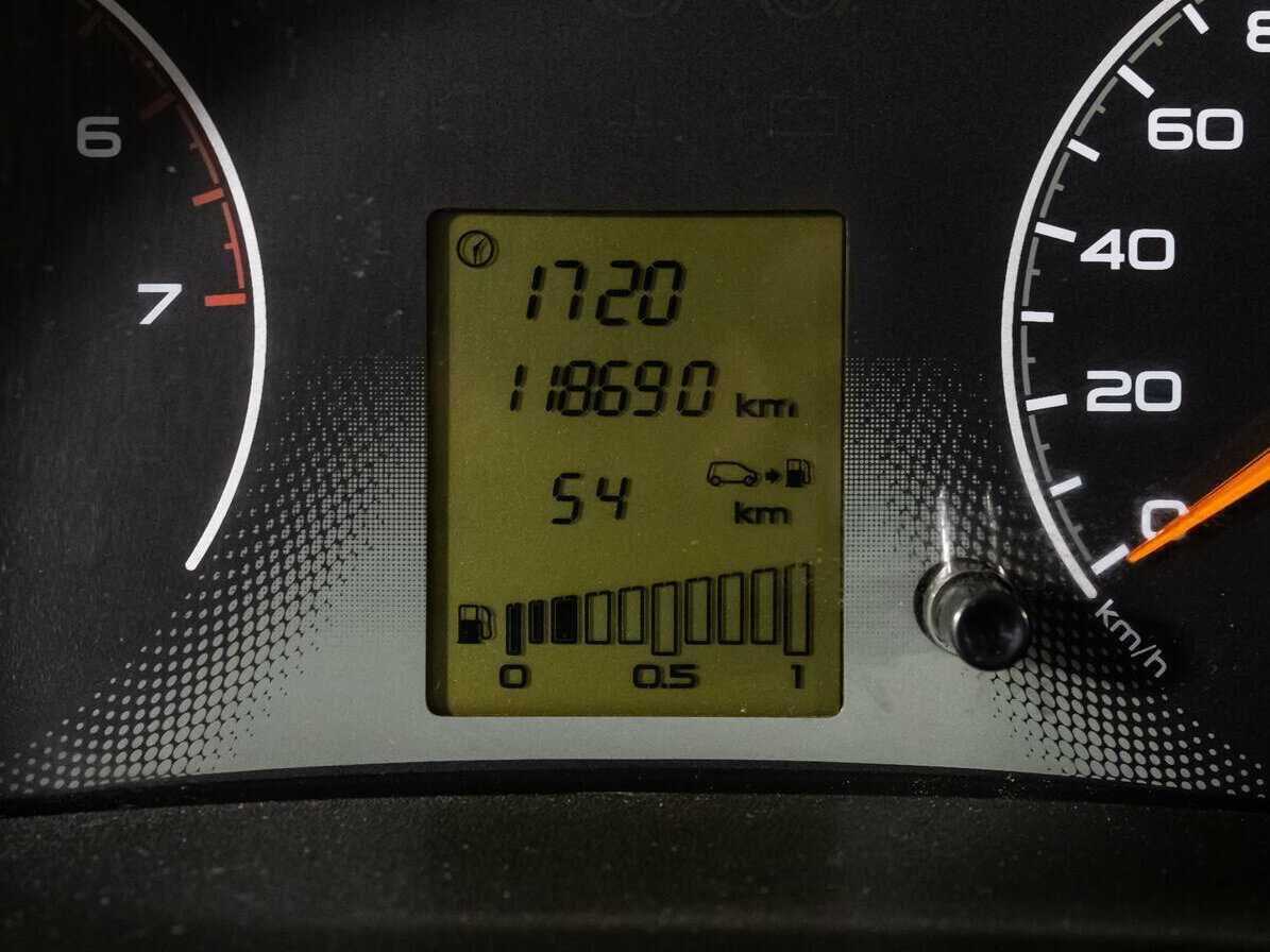 Lada (ВАЗ) Granta с пробегом — 2012 год. Фото: #10