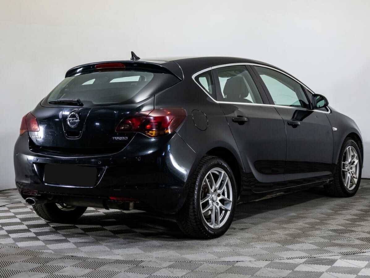 Opel Astra с пробегом — 2011 год. Фото: #4