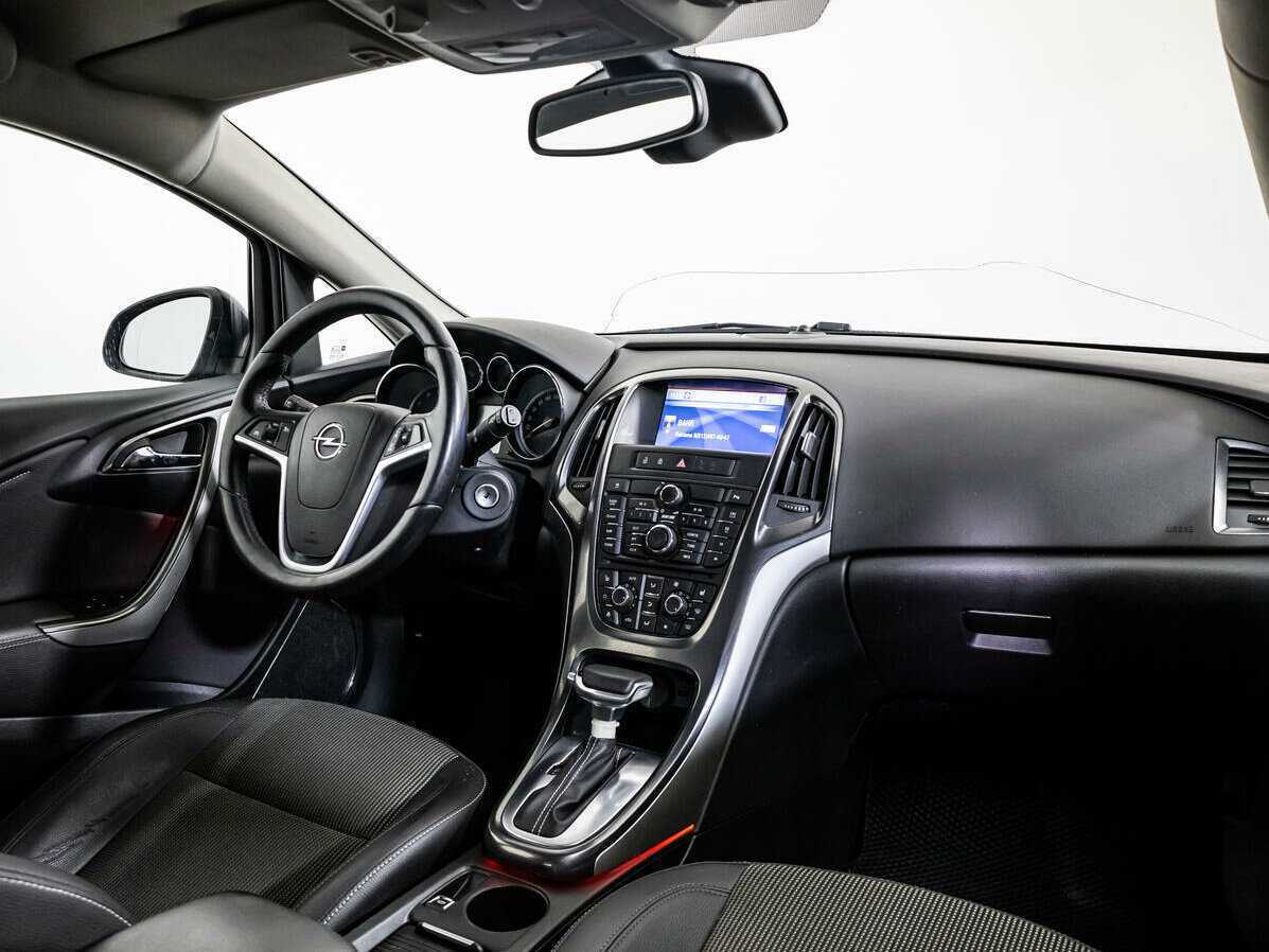 Opel Astra с пробегом — 2011 год. Фото: #8