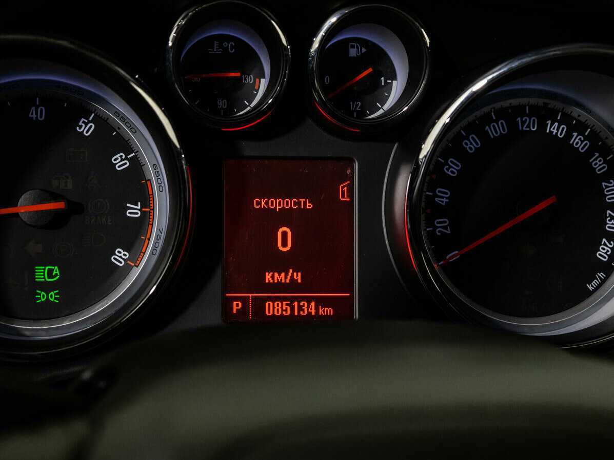 Opel Astra с пробегом — 2011 год. Фото: #11