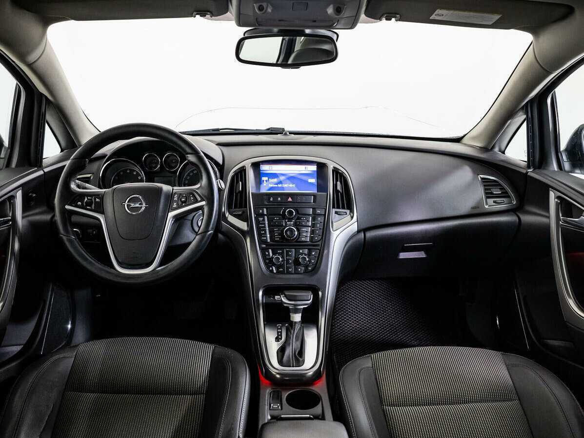 Opel Astra с пробегом — 2011 год. Фото: #12