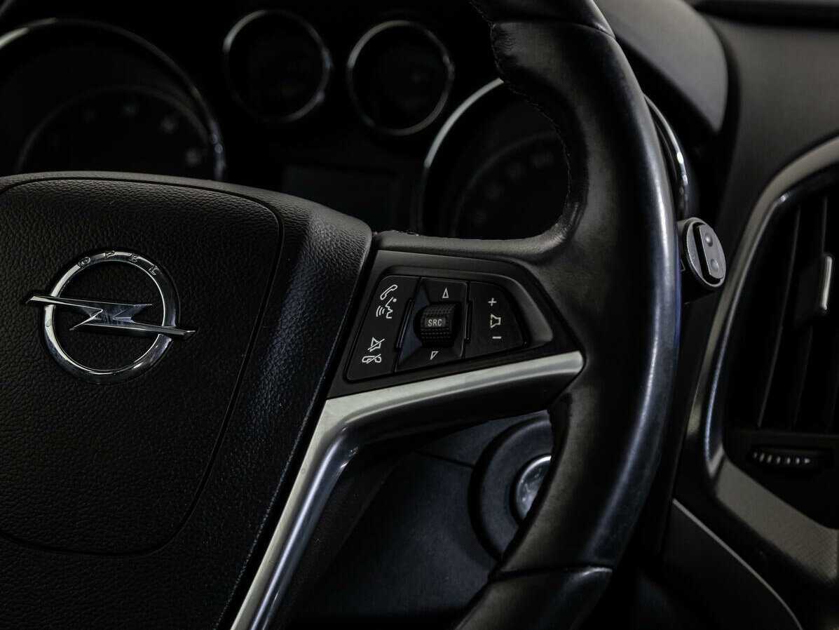 Opel Astra с пробегом — 2011 год. Фото: #13