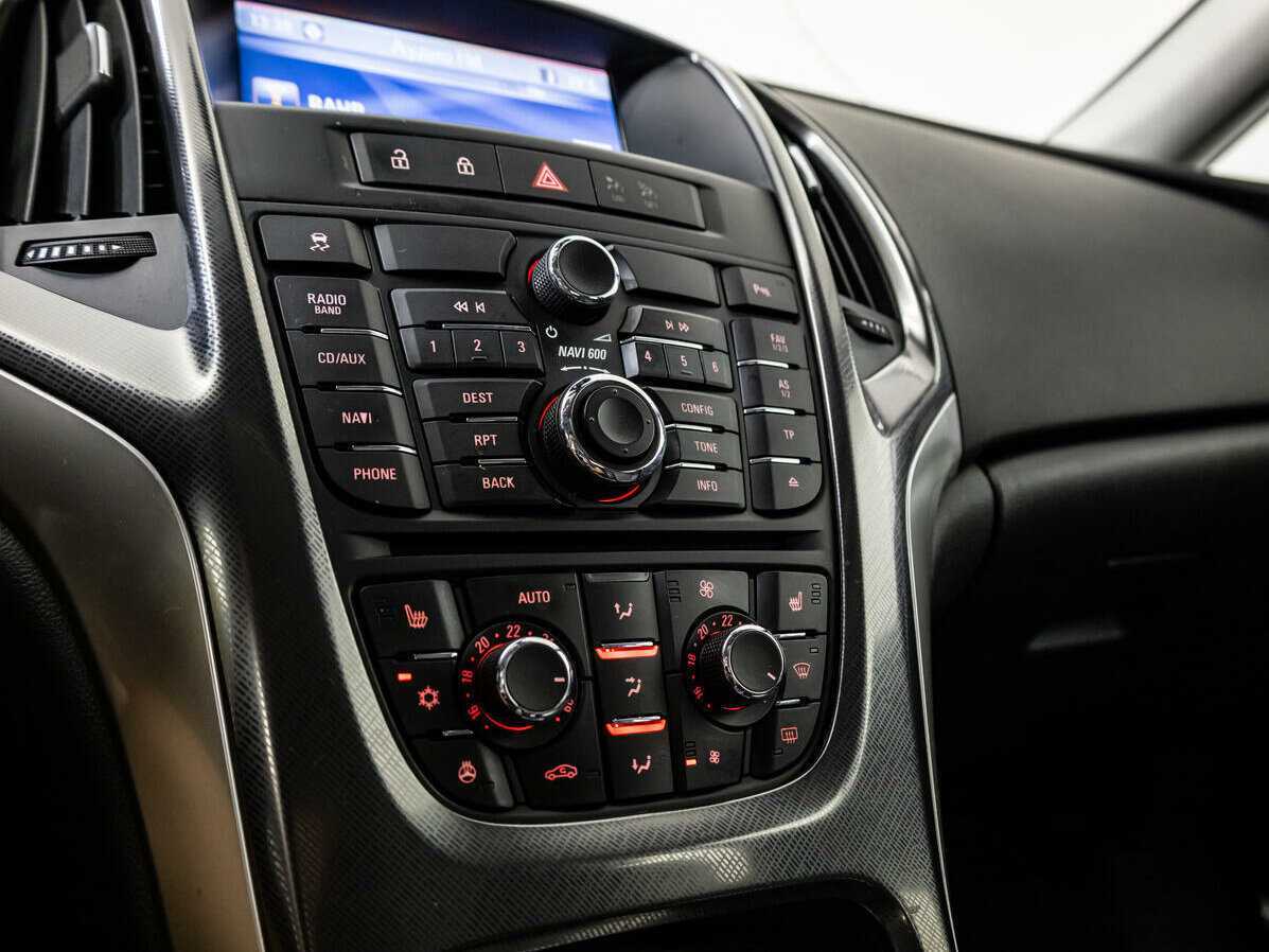 Opel Astra с пробегом — 2011 год. Фото: #14