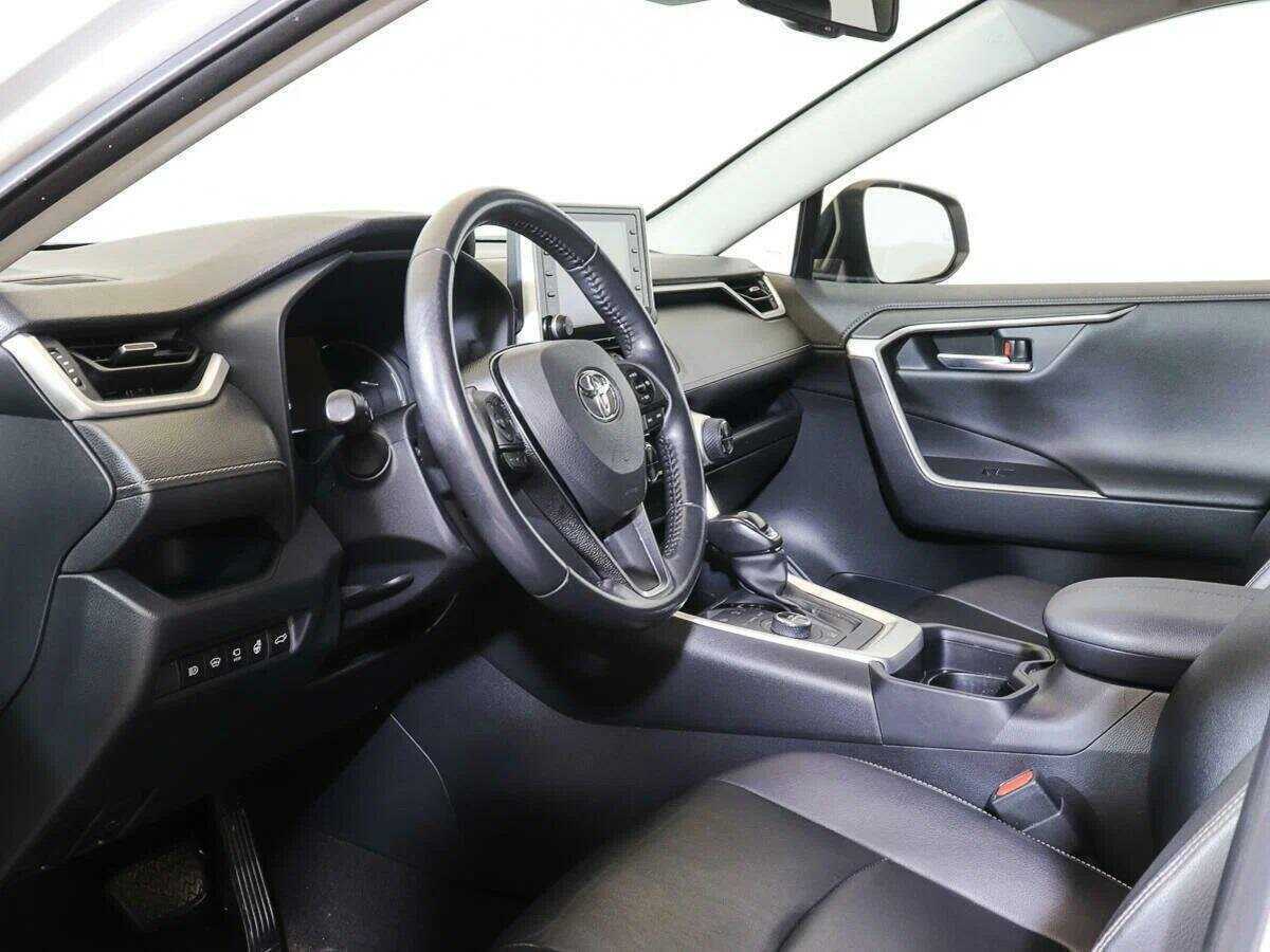 Toyota RAV4 с пробегом — 2020 год. Фото: #14