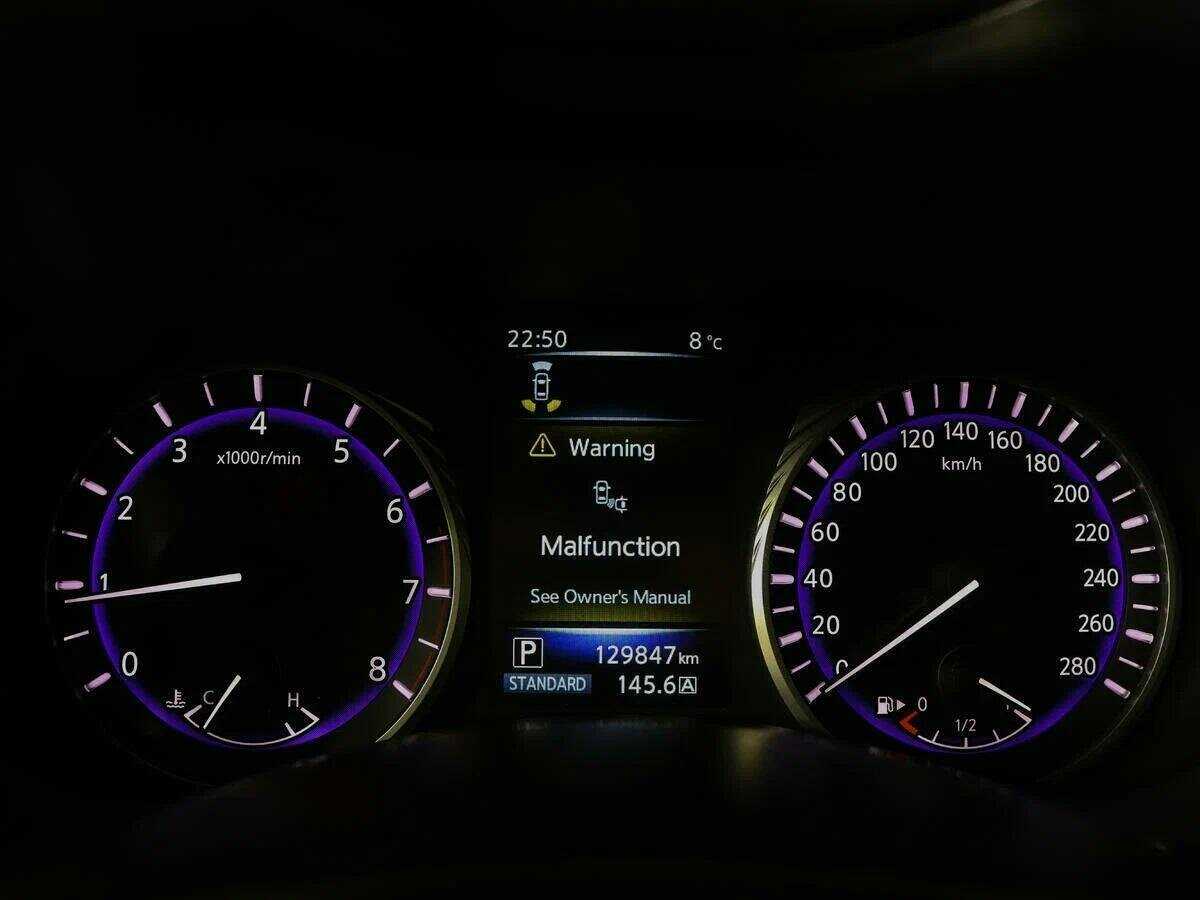 Infiniti Q50 с пробегом — 2014 год. Фото: #10