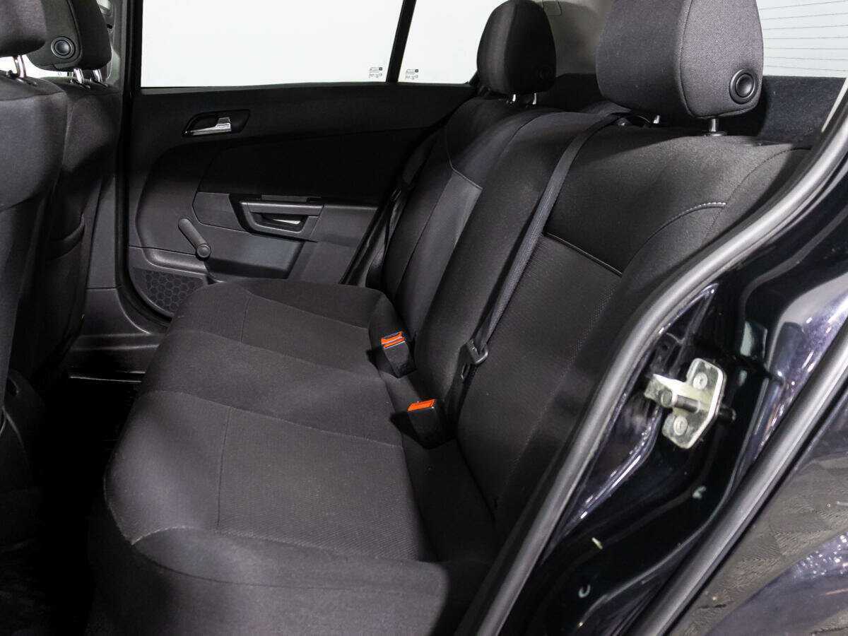 Opel Astra с пробегом — 2010 год. Фото: #9