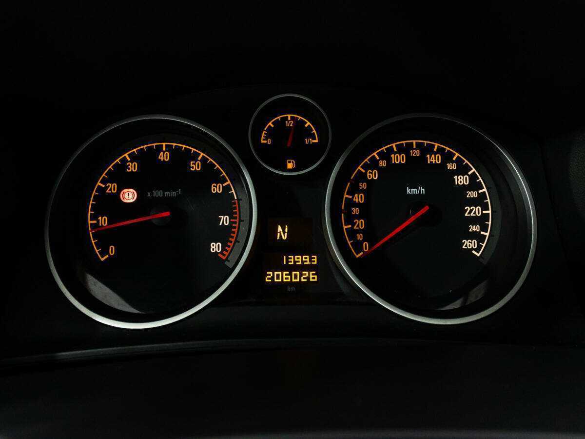 Opel Astra с пробегом — 2010 год. Фото: #11