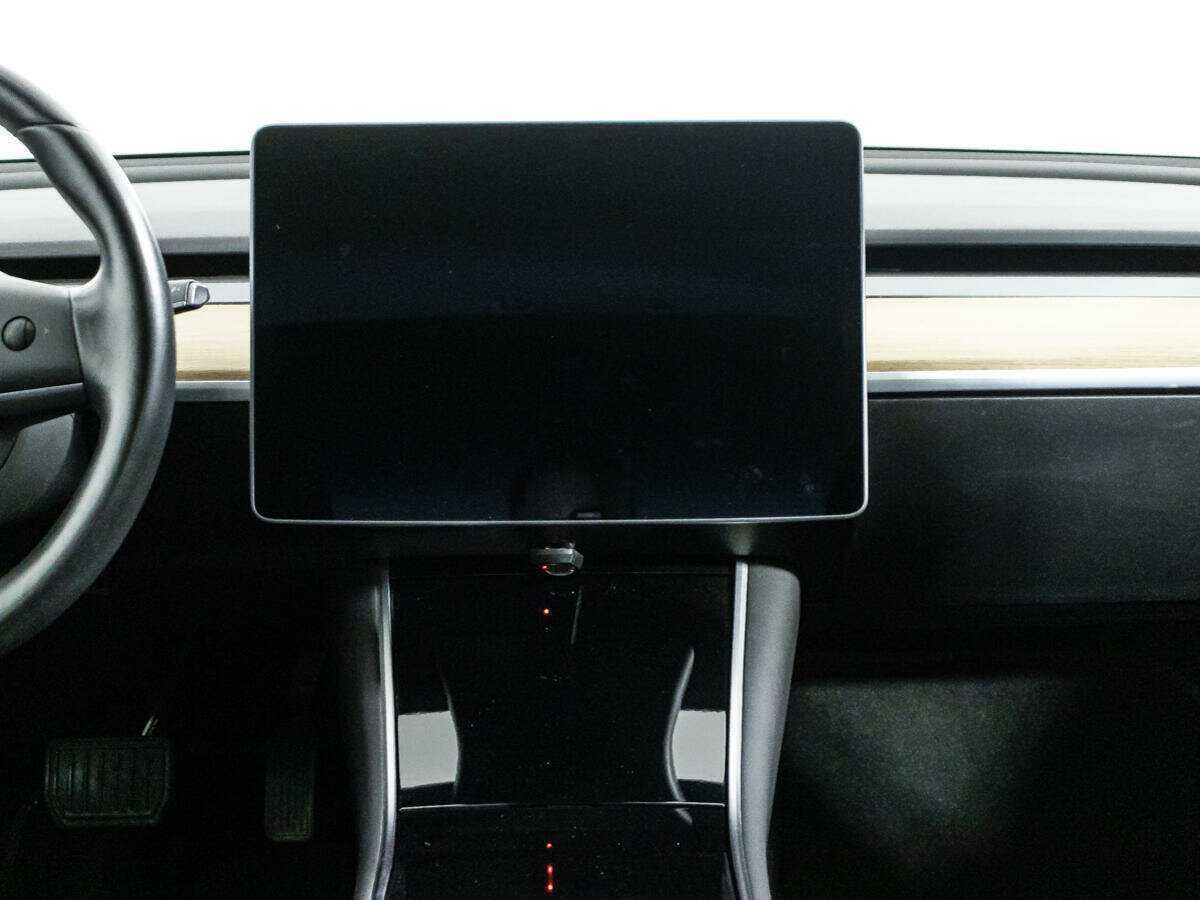 Tesla Model 3 с пробегом — 2019 год. Фото: #13