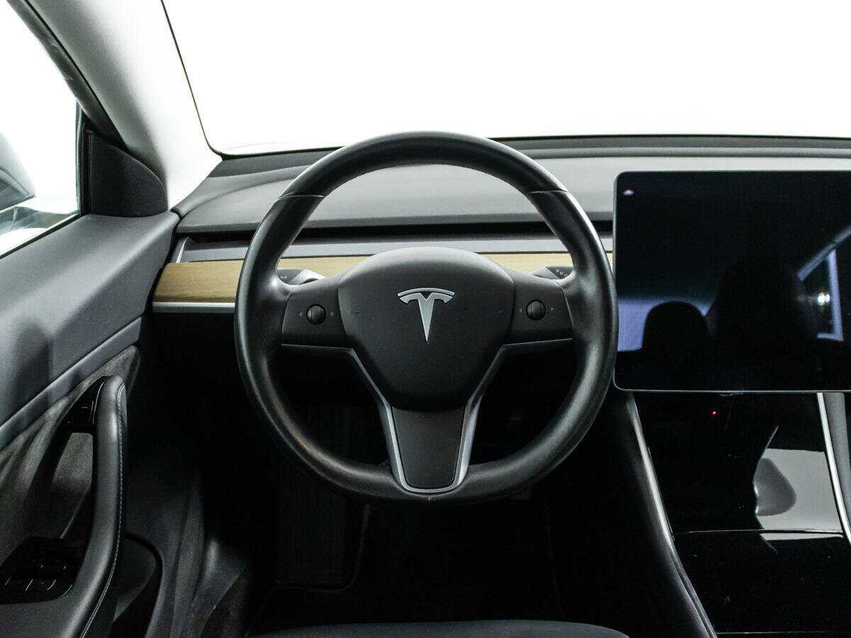 Tesla Model 3 с пробегом — 2019 год. Фото: #17