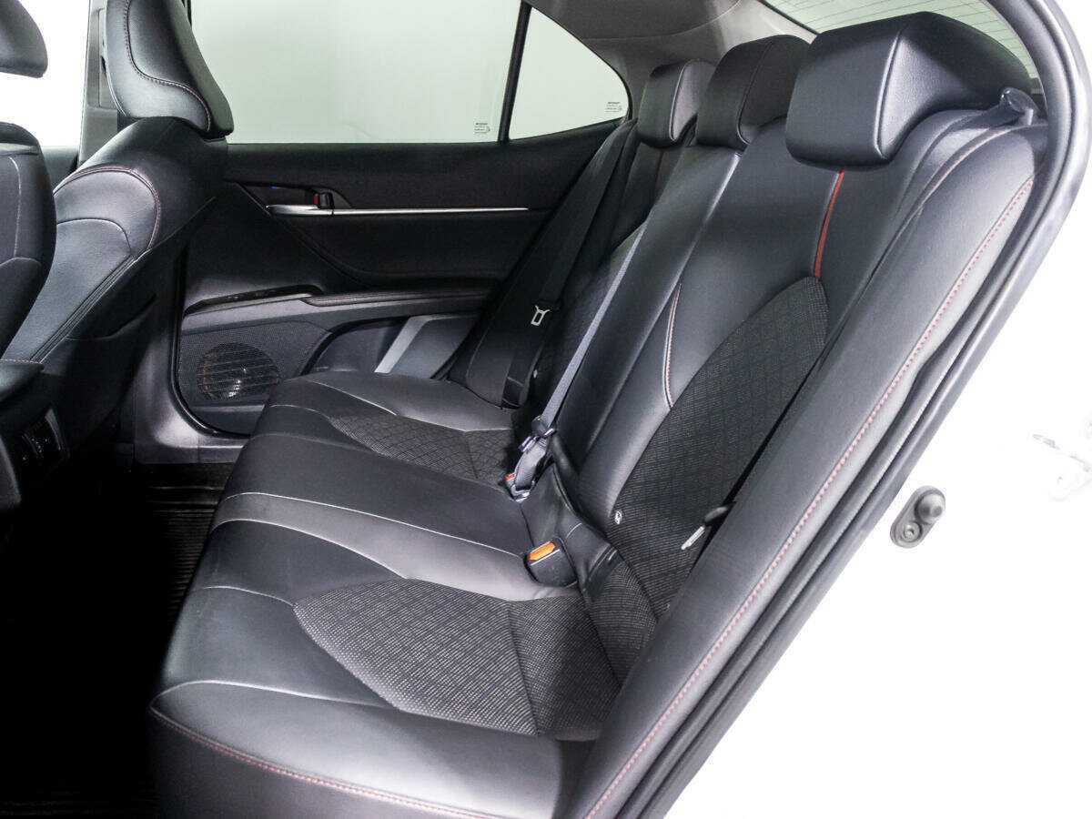 Toyota Camry с пробегом — 2021 год. Фото: #9