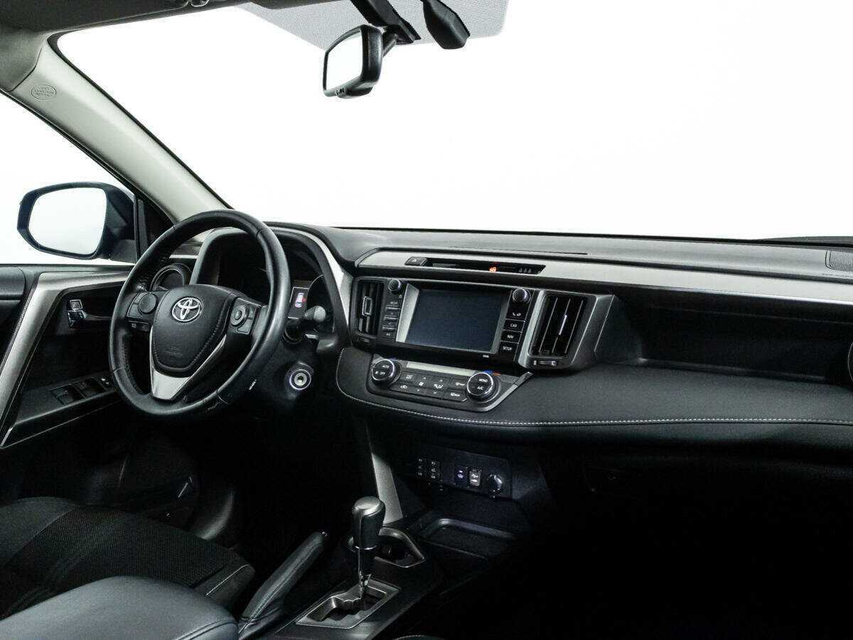 Toyota RAV4 с пробегом — 2017 год. Фото: #7