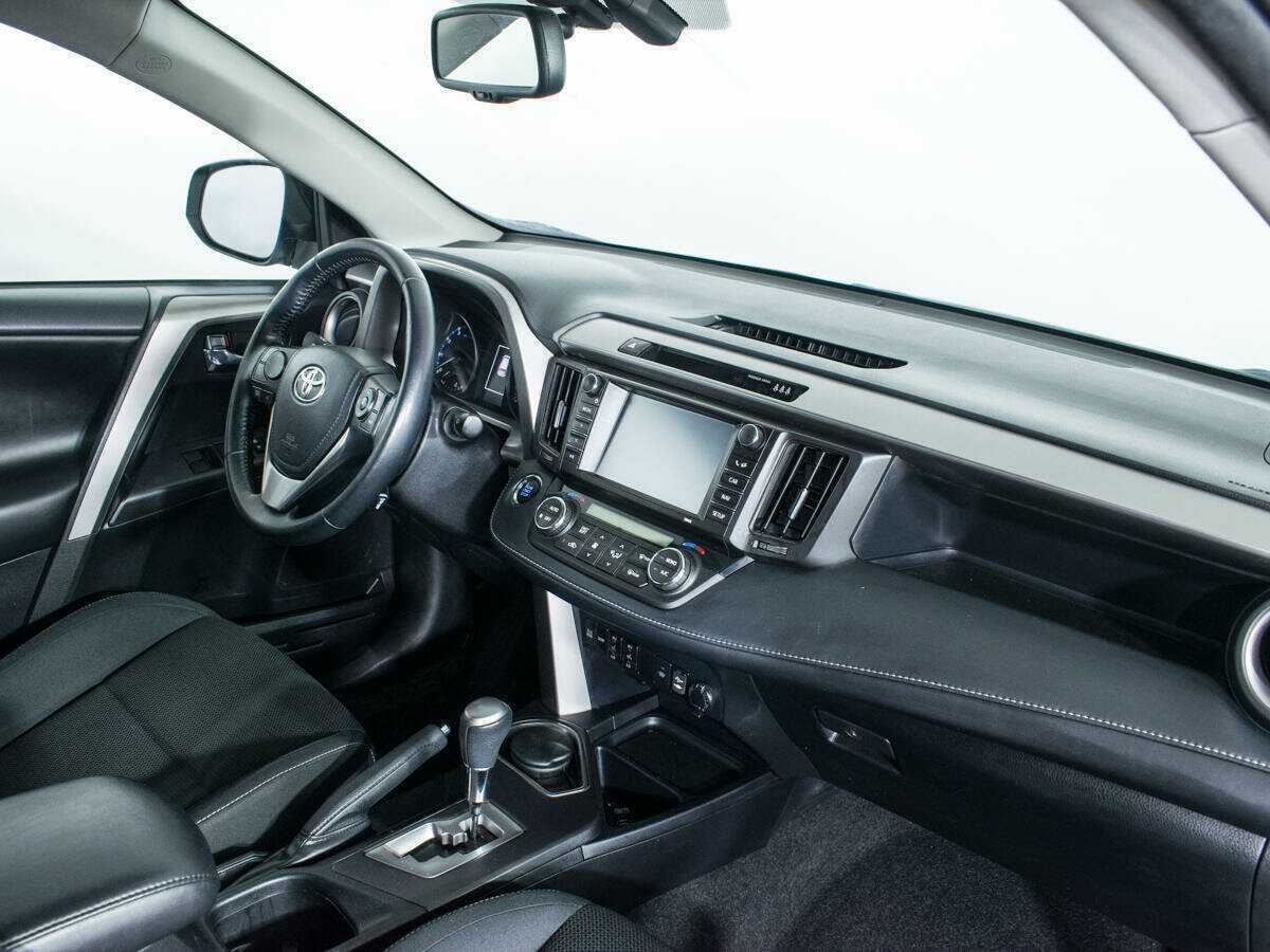 Toyota RAV4 с пробегом — 2019 год. Фото: #8