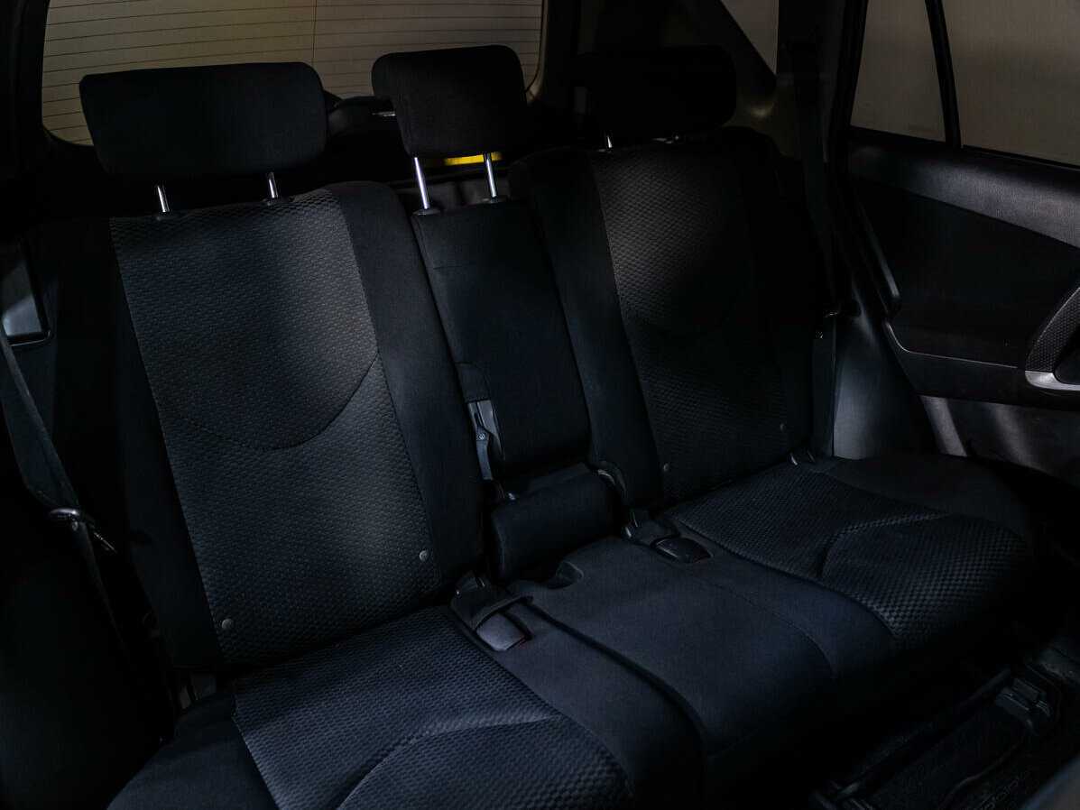 Toyota RAV4 с пробегом — 2011 год. Фото: #8