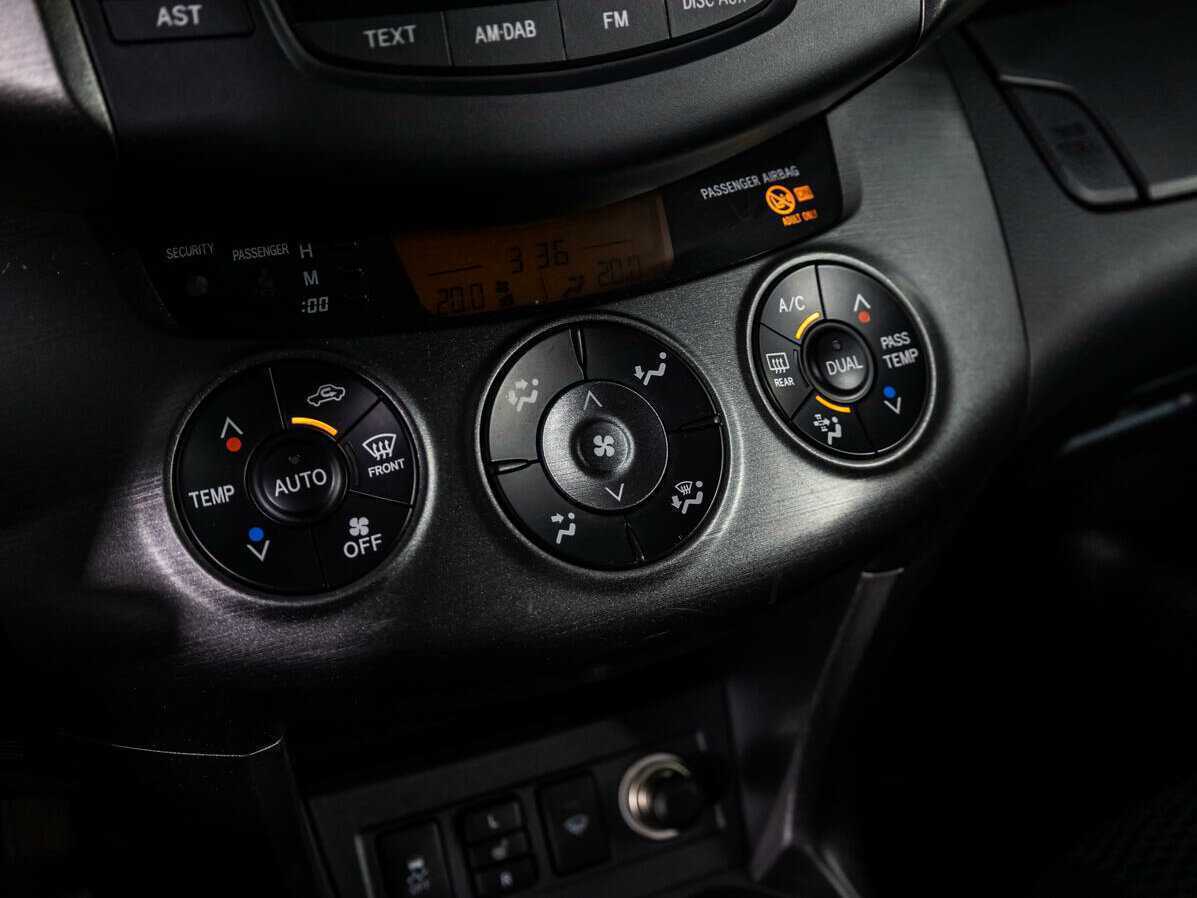 Toyota RAV4 с пробегом — 2011 год. Фото: #14