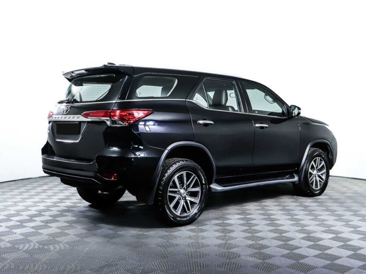 Toyota Fortuner с пробегом — 2018 год. Фото: #2