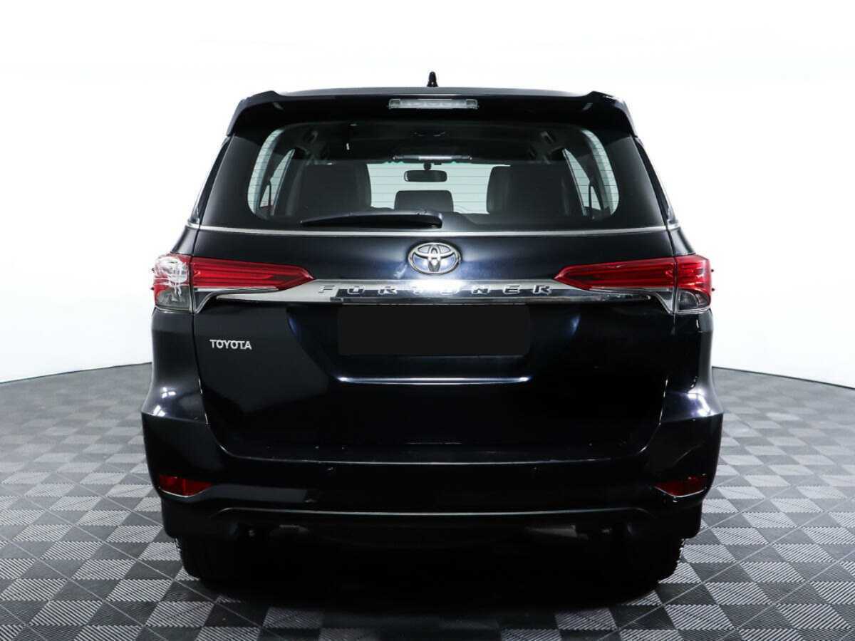 Toyota Fortuner с пробегом — 2018 год. Фото: #3