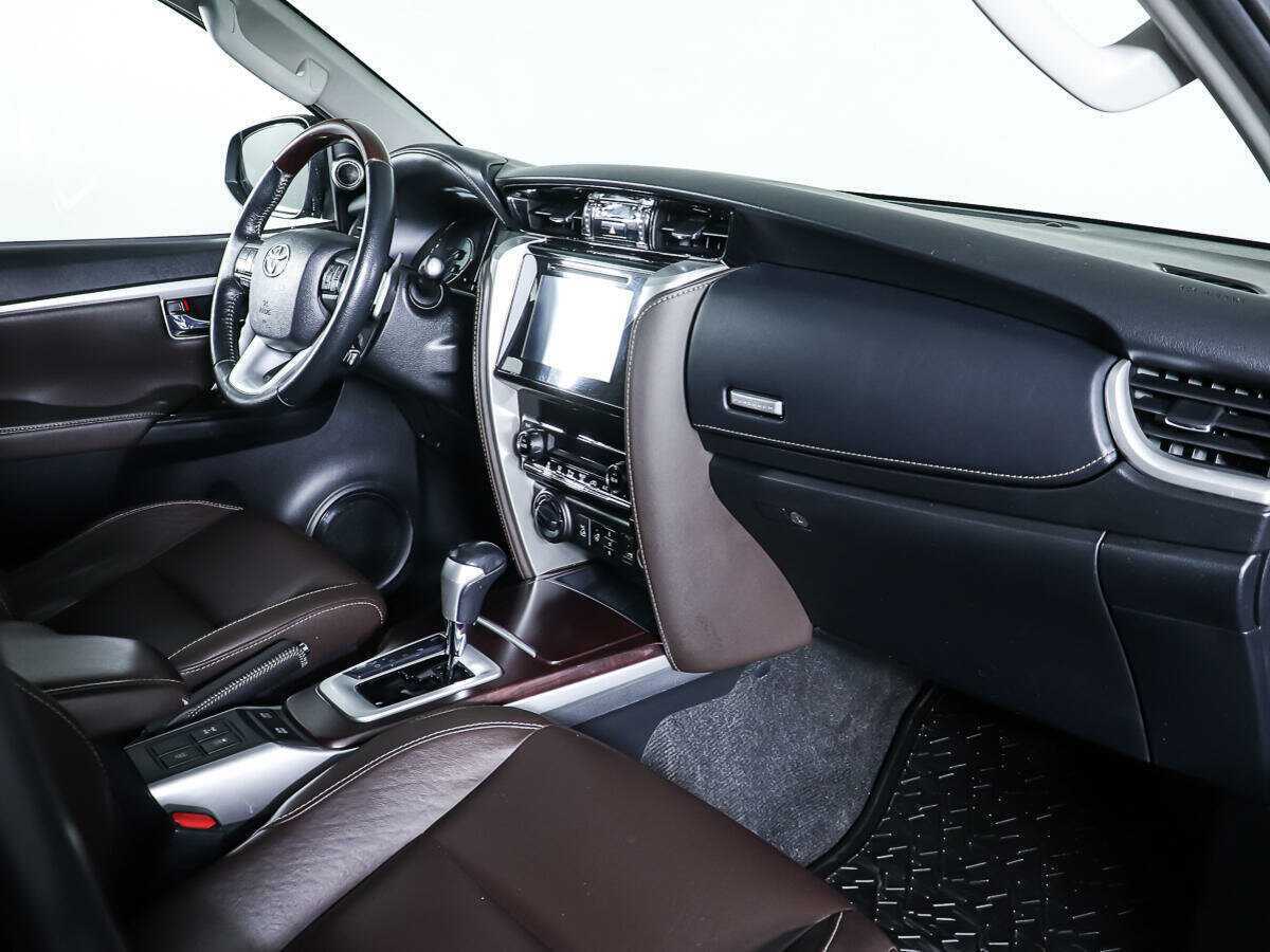 Toyota Fortuner с пробегом — 2018 год. Фото: #6