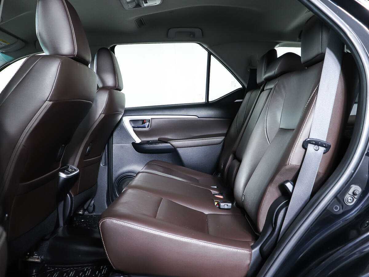 Toyota Fortuner с пробегом — 2018 год. Фото: #7