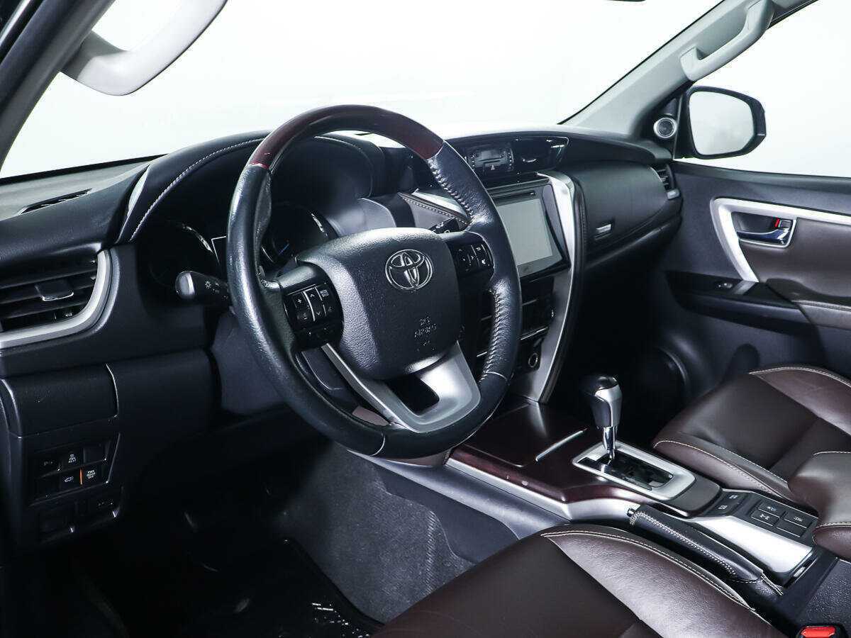 Toyota Fortuner с пробегом — 2018 год. Фото: #10