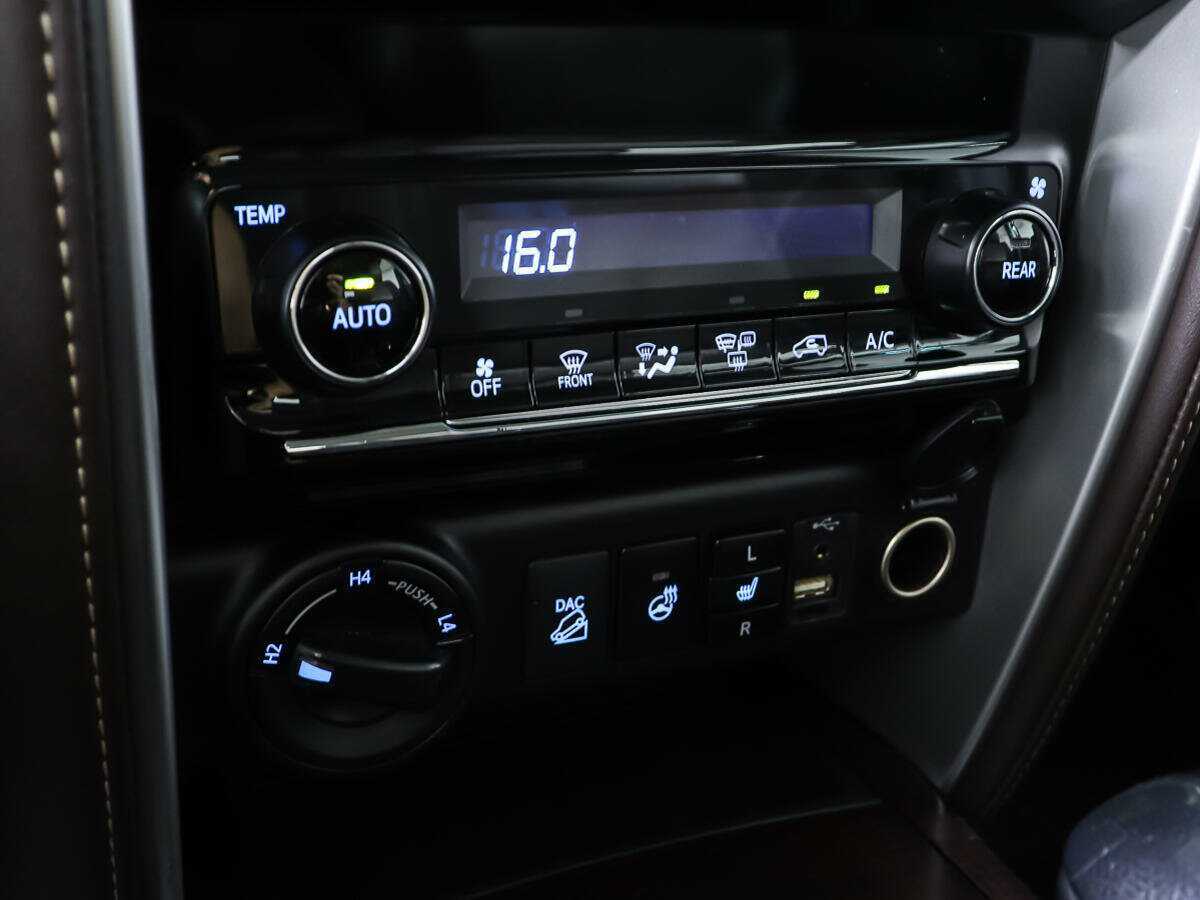 Toyota Fortuner с пробегом — 2018 год. Фото: #16