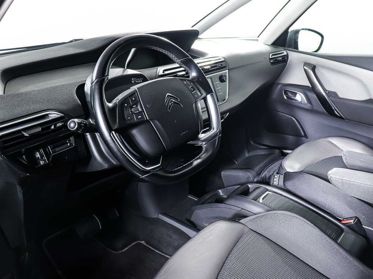 Citroen C4 Picasso с пробегом — 2017 год. Фото: #12