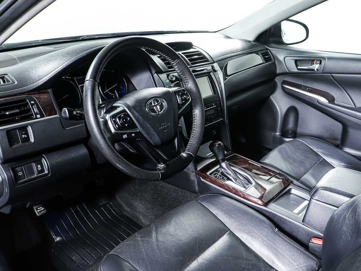 Toyota Camry с пробегом — 2016 год. Фото: #11