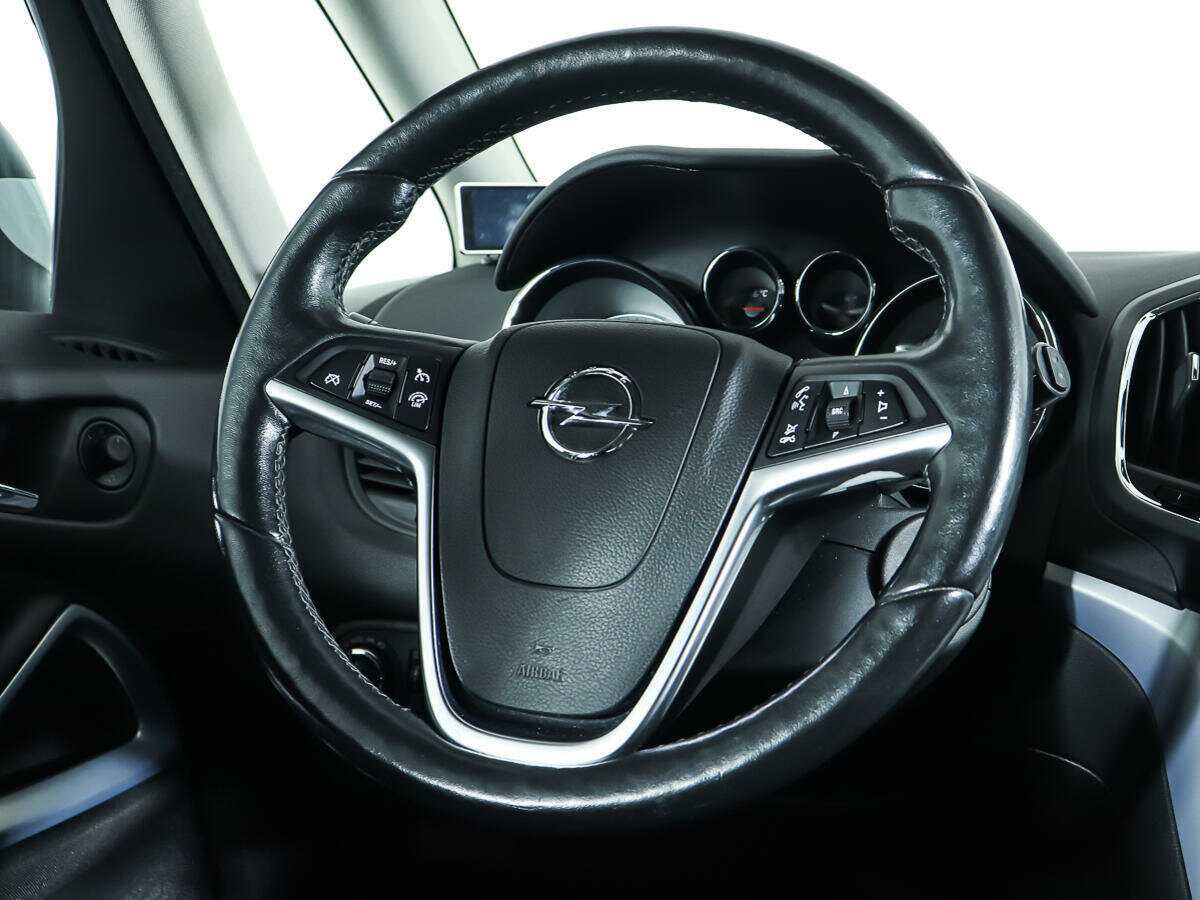 Opel Zafira с пробегом — 2014 год. Фото: #13