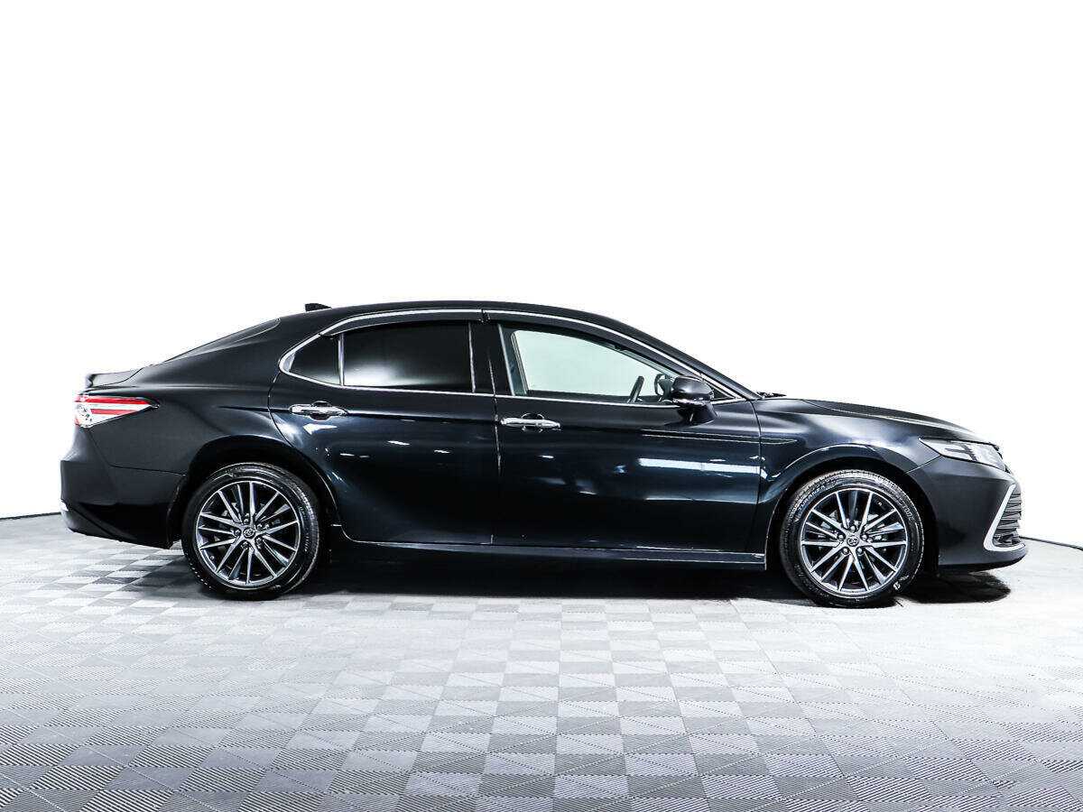 Toyota Camry с пробегом — 2022 год. Фото: #1