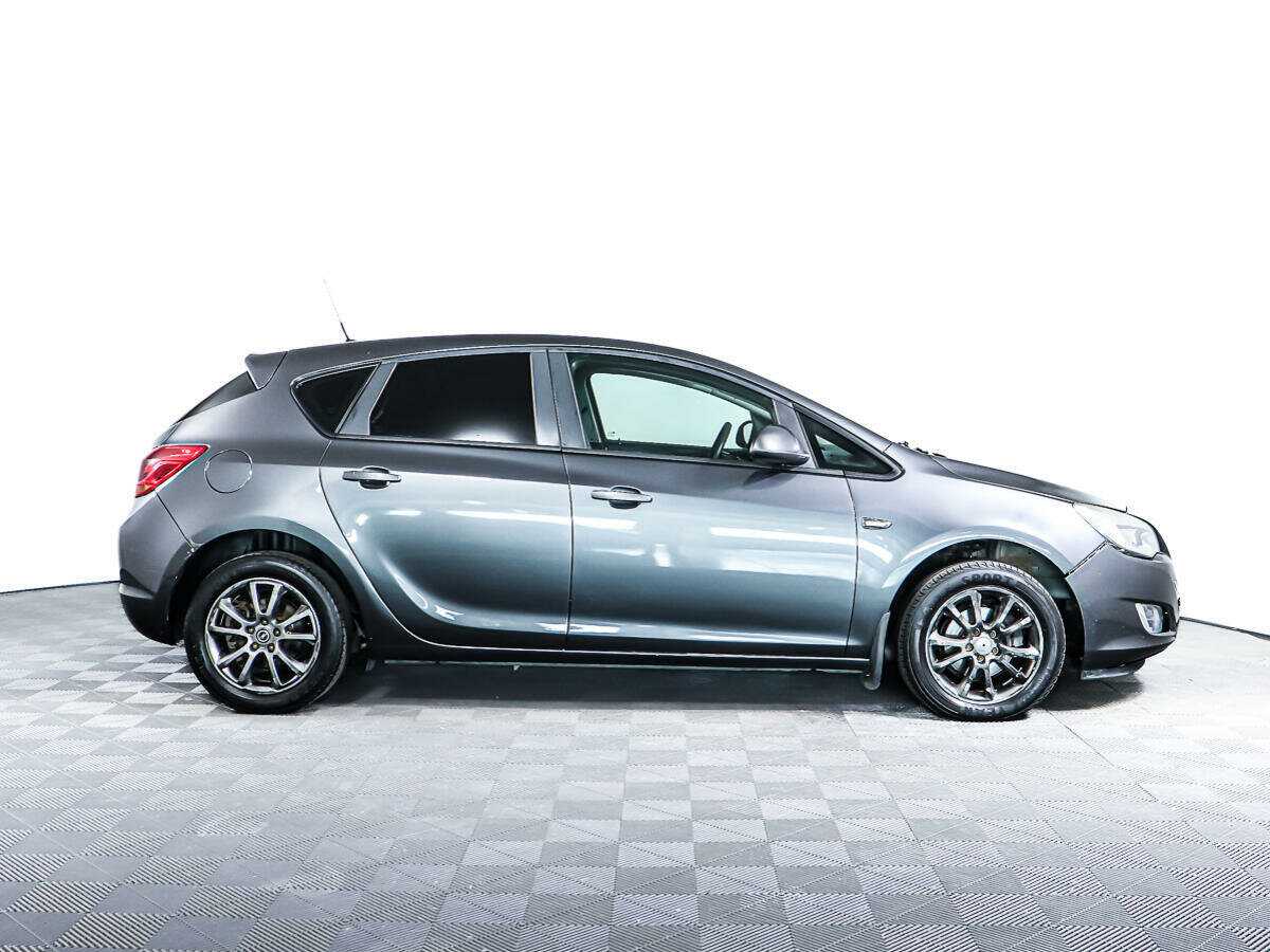 Opel Astra с пробегом — 2011 год. Фото: #2