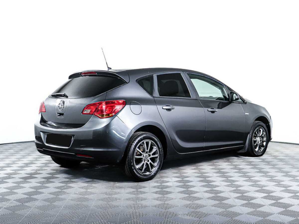 Opel Astra с пробегом — 2011 год. Фото: #3