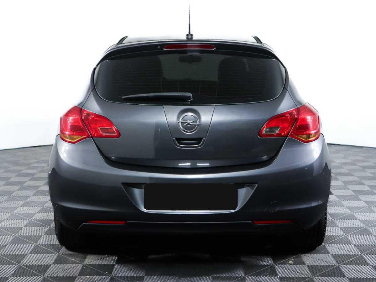 Opel Astra с пробегом — 2011 год. Фото: #4