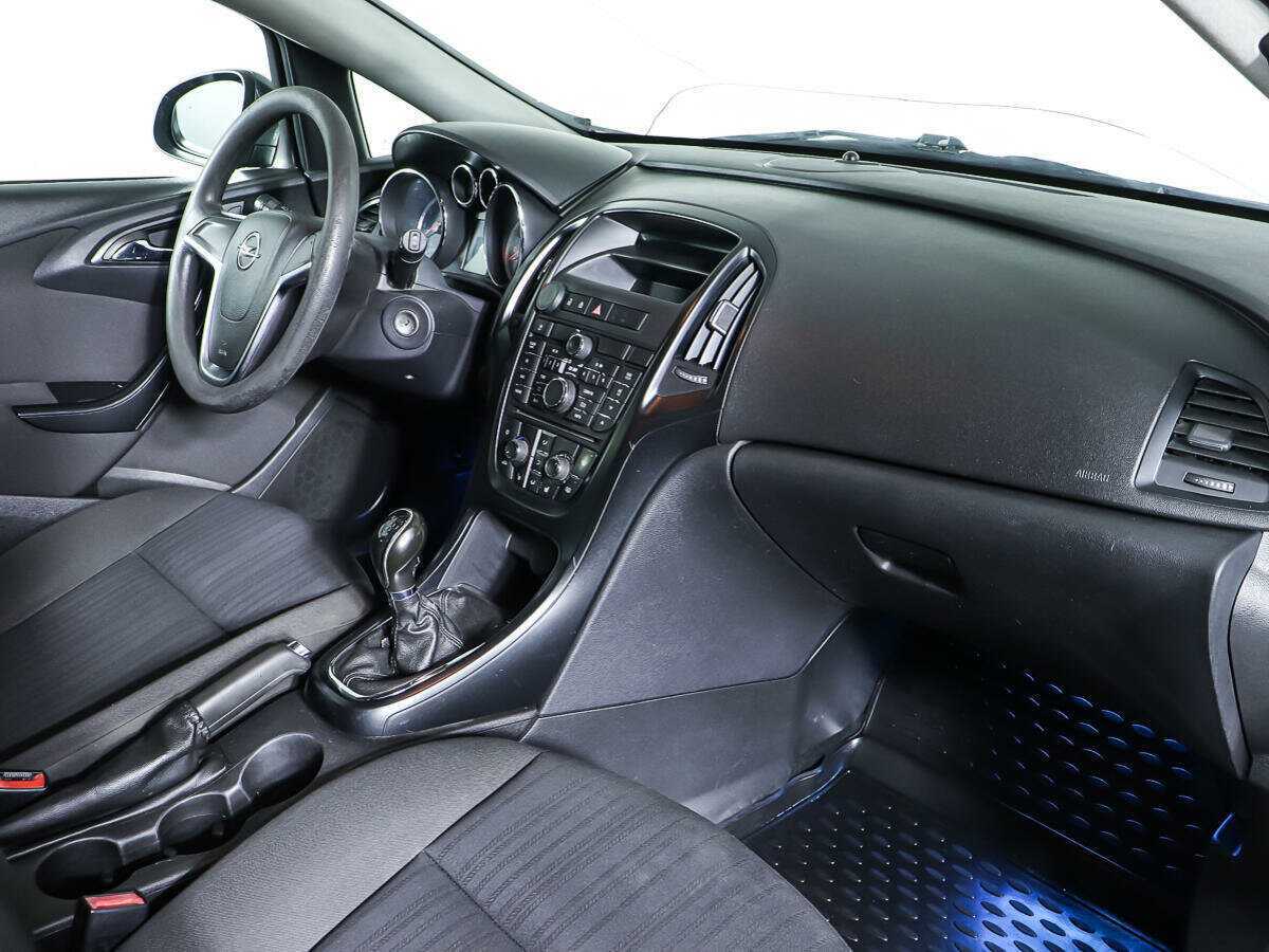 Opel Astra с пробегом — 2011 год. Фото: #8