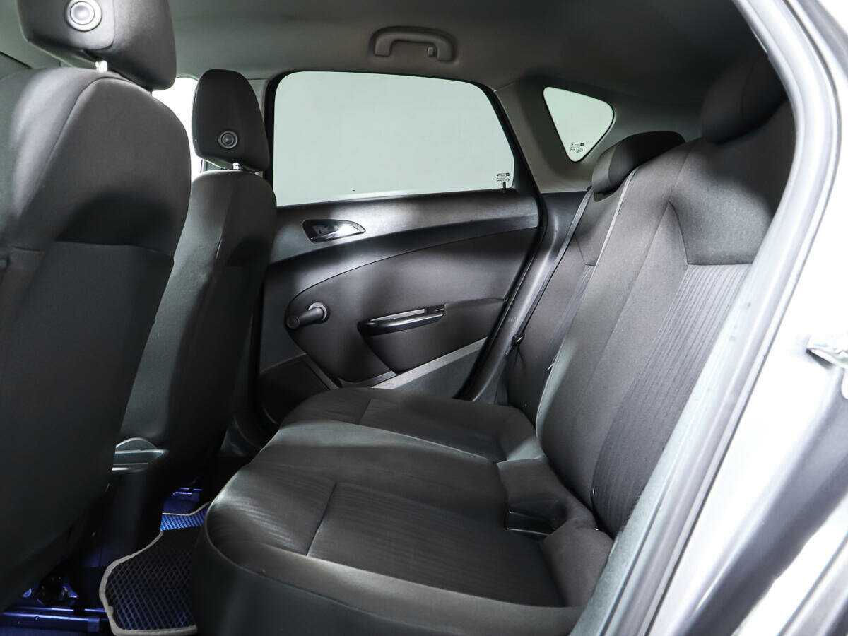 Opel Astra с пробегом — 2011 год. Фото: #9