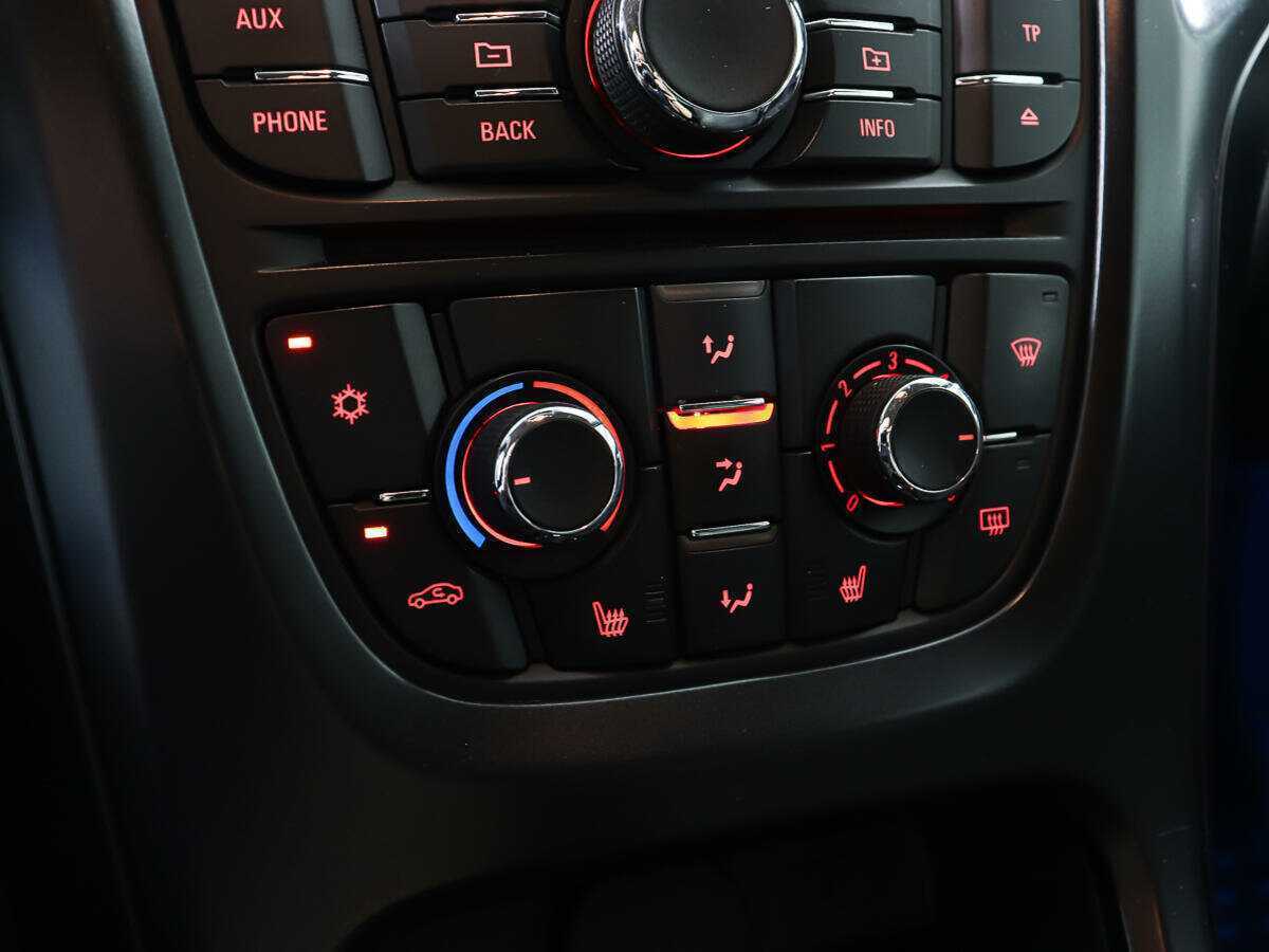 Opel Astra с пробегом — 2011 год. Фото: #15