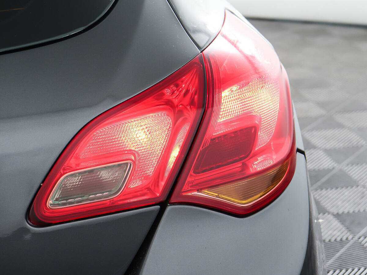 Opel Astra с пробегом — 2011 год. Фото: #18