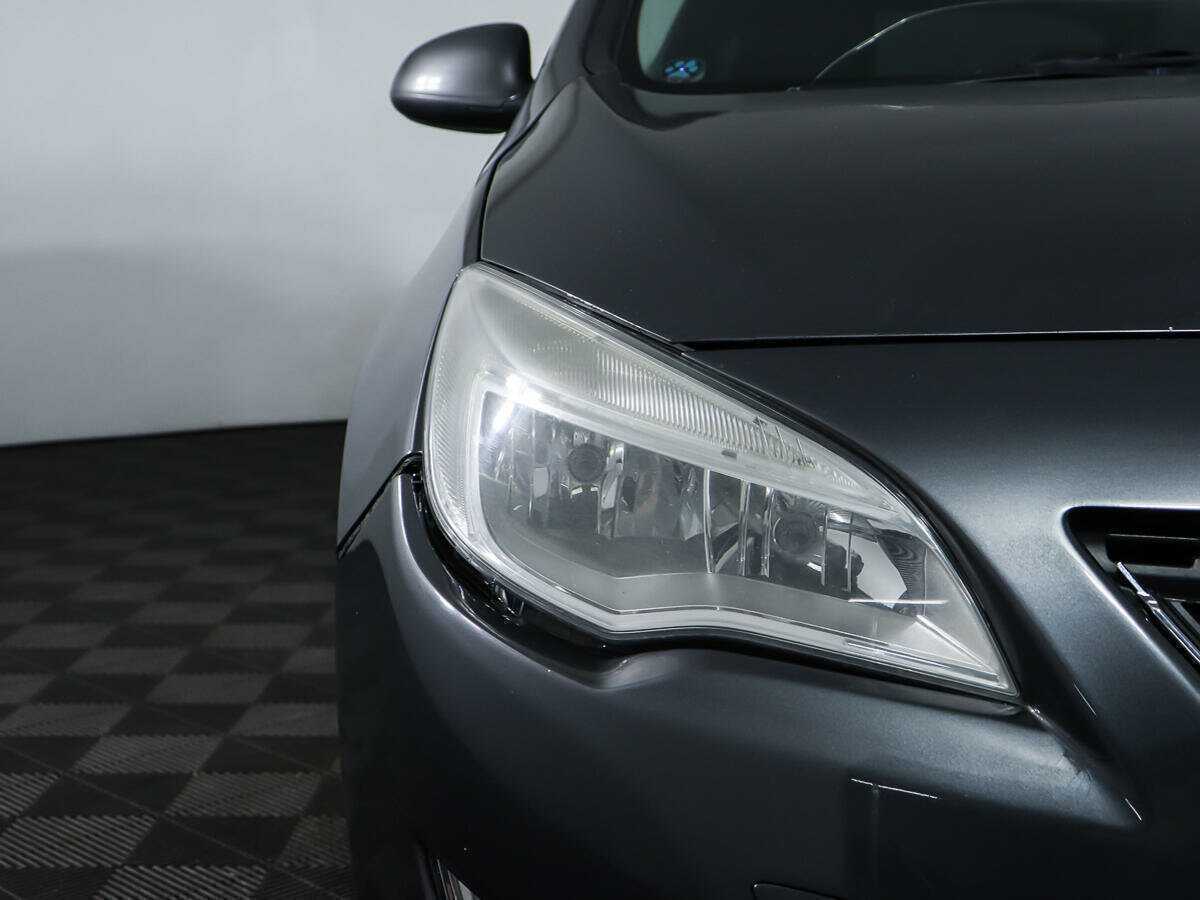 Opel Astra с пробегом — 2011 год. Фото: #19