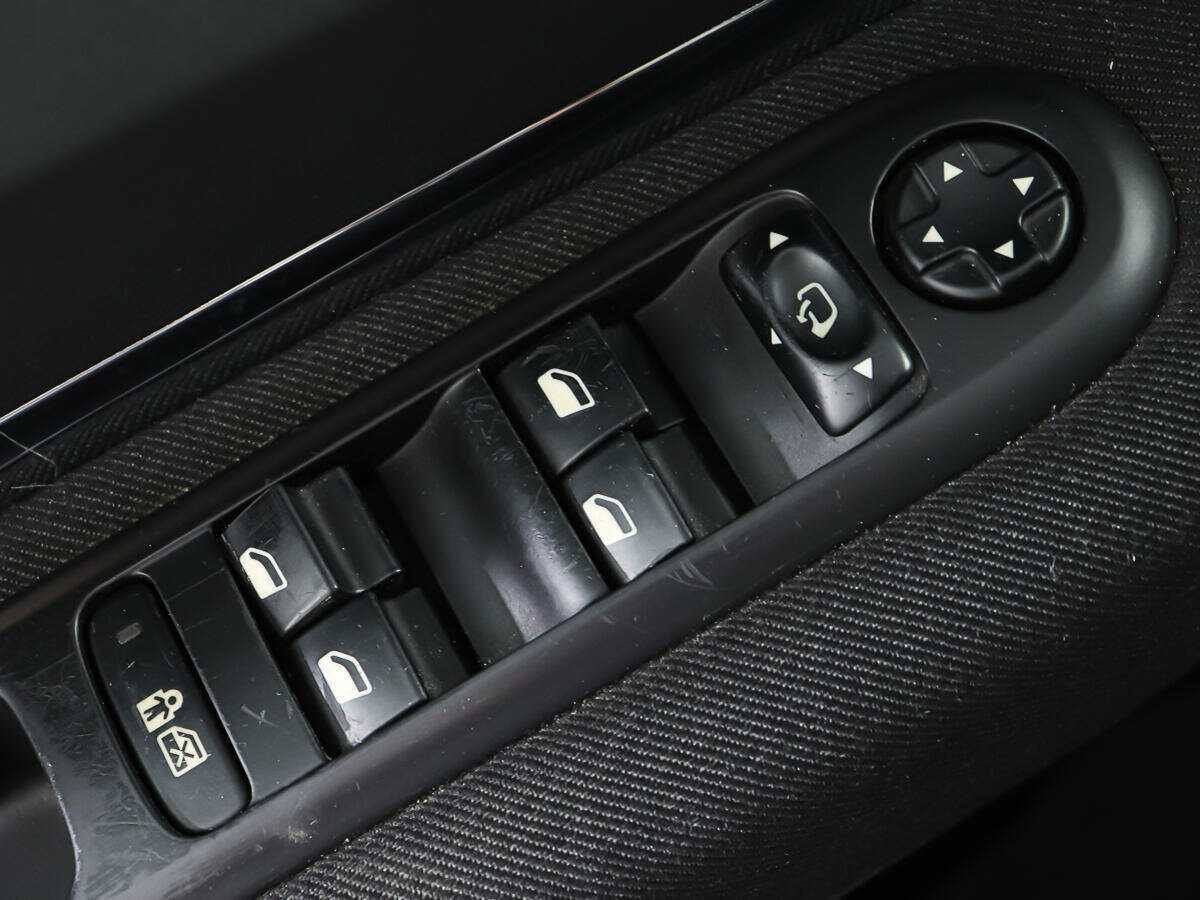 Peugeot 3008 с пробегом — 2010 год. Фото: #17