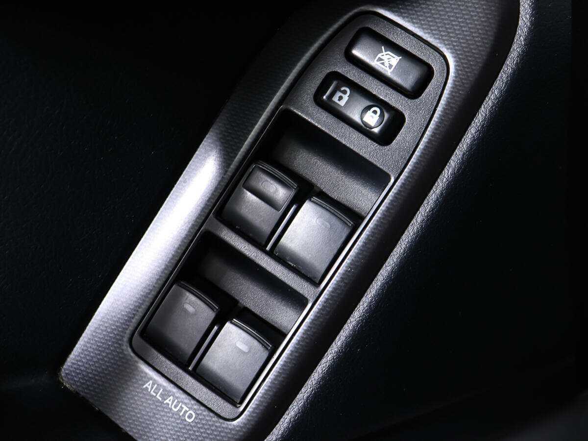 Toyota Land Cruiser Prado с пробегом — 2011 год. Фото: #10