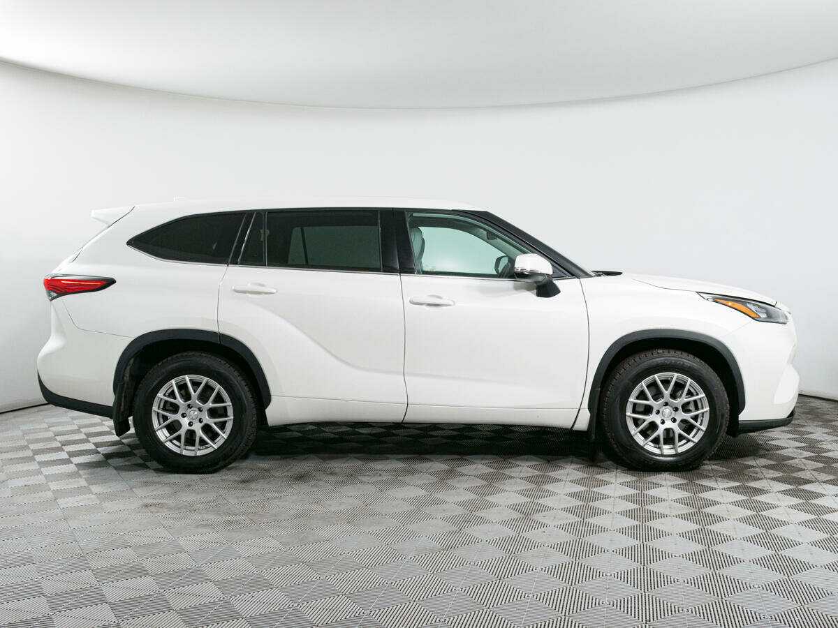Toyota Highlander с пробегом — 2020 год. Фото: #3