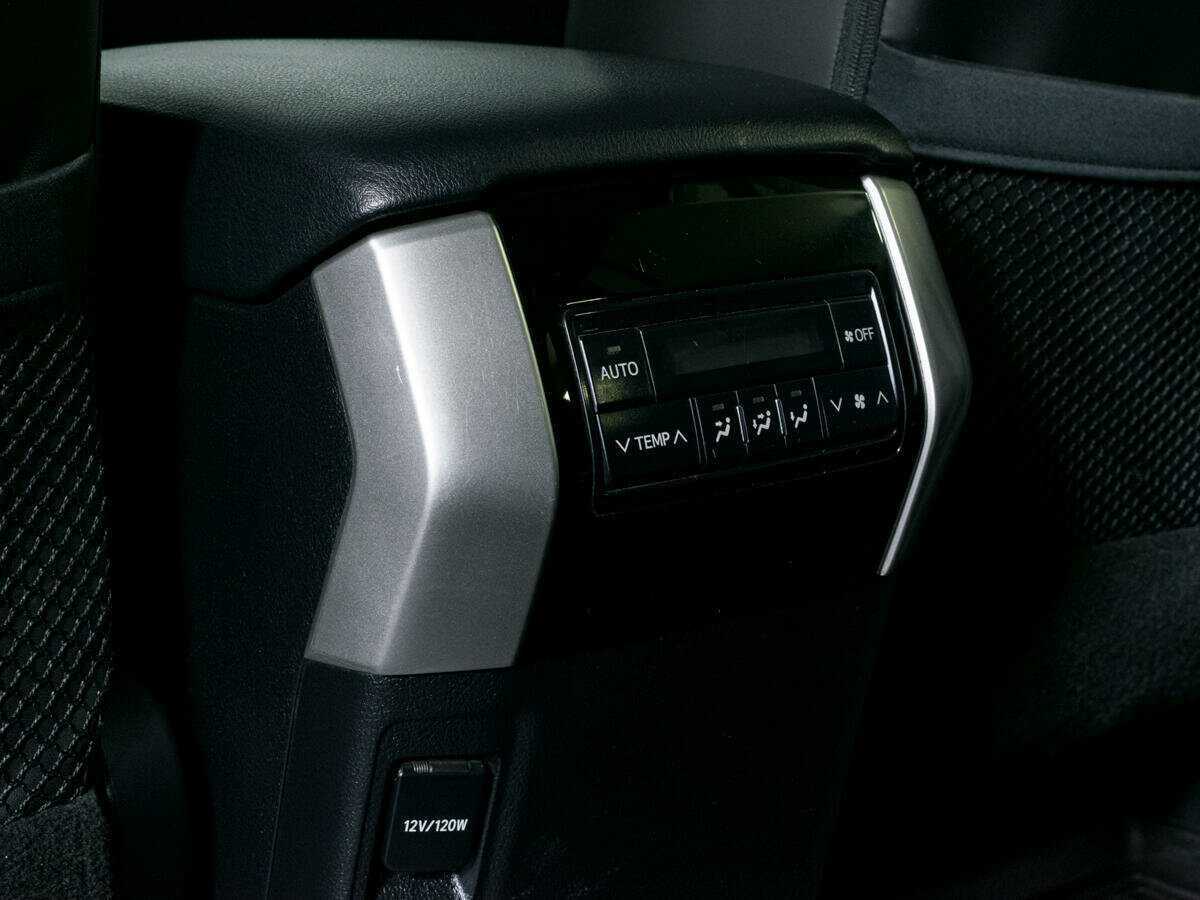 Toyota Land Cruiser Prado с пробегом — 2018 год. Фото: #13